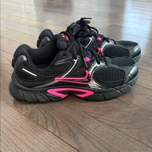 Nike Black and Pink V5 RNR Sneakers, Size 10 Women - Like New